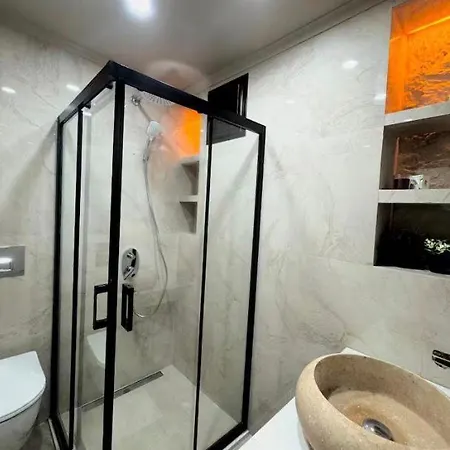 With Pool & Jacuzzi & Bbq Villa *