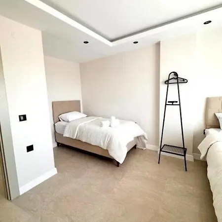 Villa With Pool & Jacuzzi & Bbq *