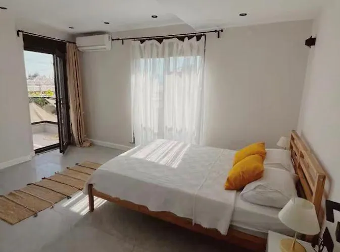 Villa With Pool & Jacuzzi & Bbq *