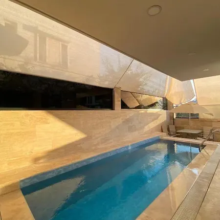 With Pool & Jacuzzi & Bbq فيلة