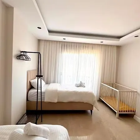 With Pool & Jacuzzi & Bbq فيلة *