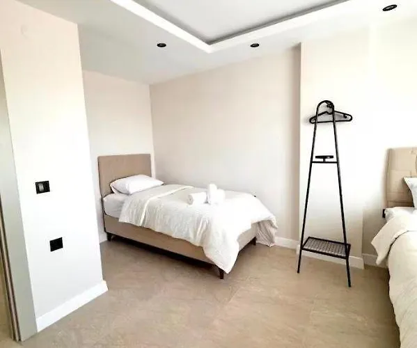 Villa With Pool & Jacuzzi & Bbq *