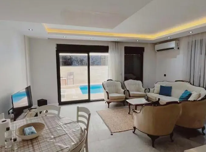 Villa With Pool & Jacuzzi & Bbq Antália