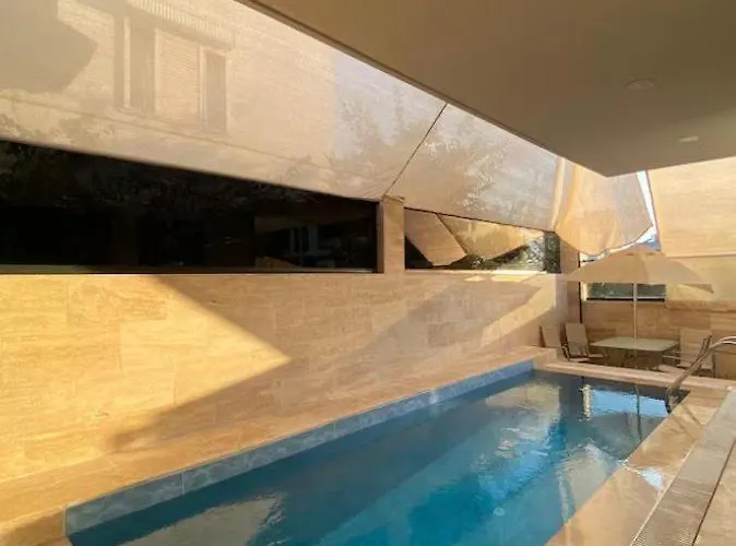 With Pool & Jacuzzi & Bbq فيلة