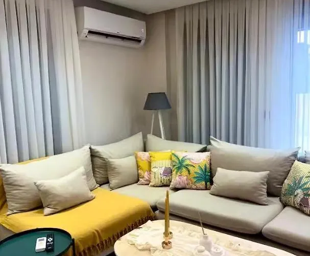 With Pool & Jacuzzi & Bbq Villa Antalia